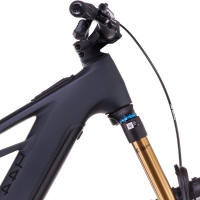 CUBE-Stereo-Hybrid-ONE44-HPC-Actionteam-800-carbon-gold-2025-d1
